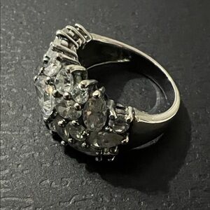 Elegant Sterling Silver Sparkly Women's Ring